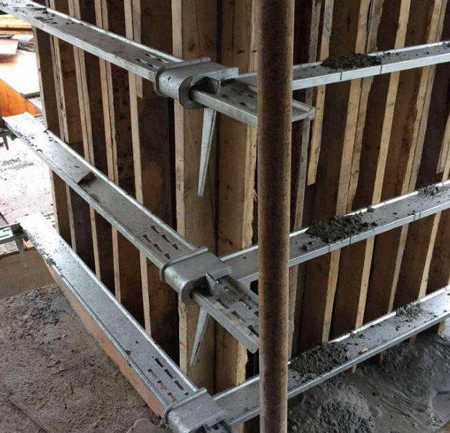  方柱扣运用于建筑工程施工之中的优点 