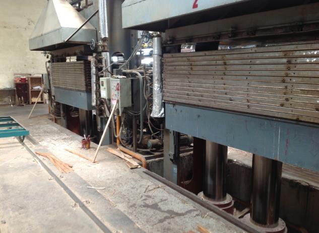 Hot press equipment for multi-layer plywood