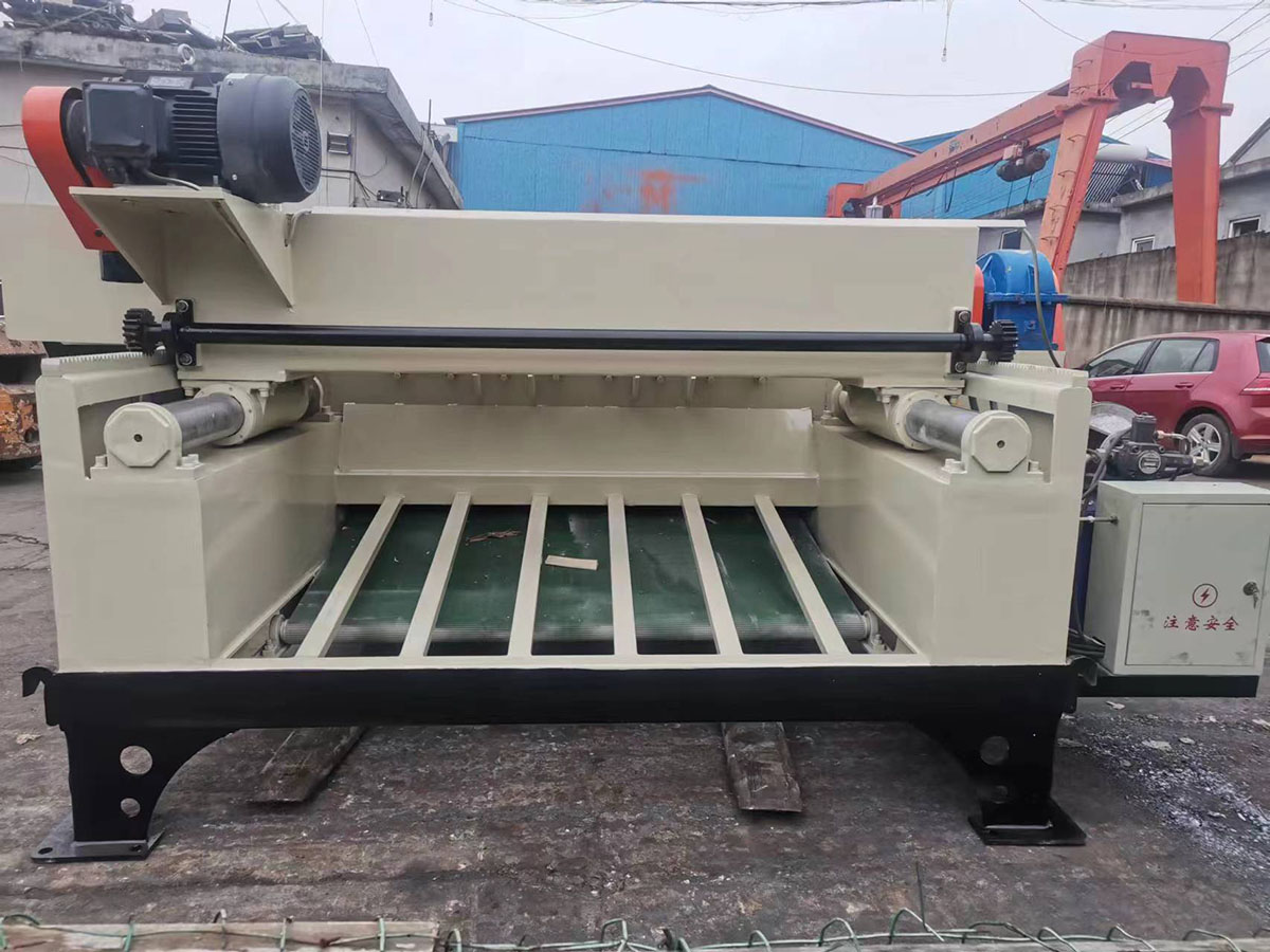 Double groove log peeling machine