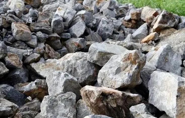 安徽石灰石价格一半高钙，一半白云石料