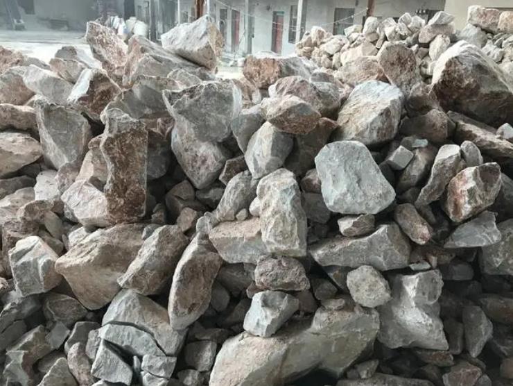 哪个指标反映石灰石的爆裂程度